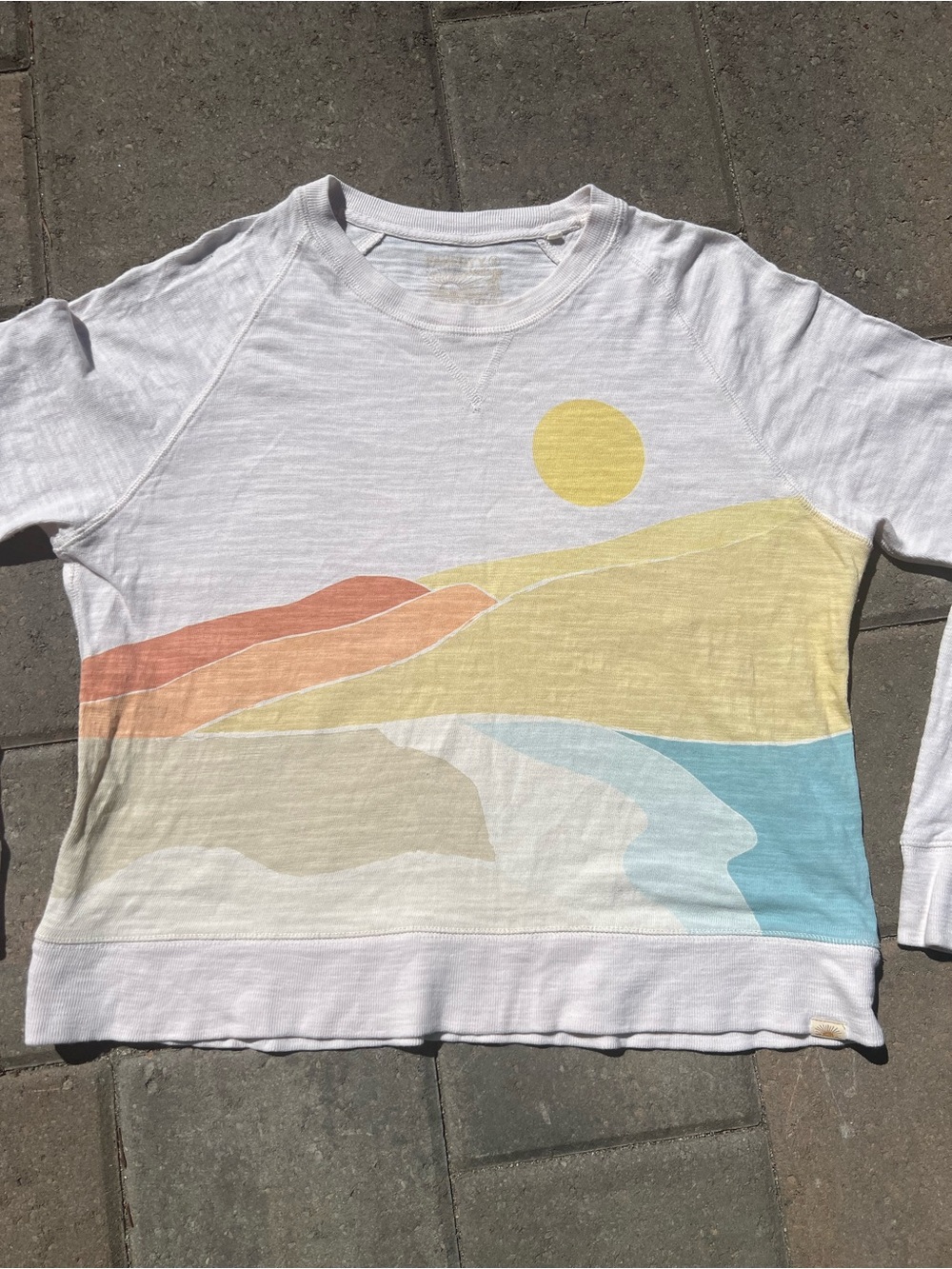 The Faherty Sunwashed Slub Crew in the Sun Spritz Soleil Medium - Picture 2 of 12
